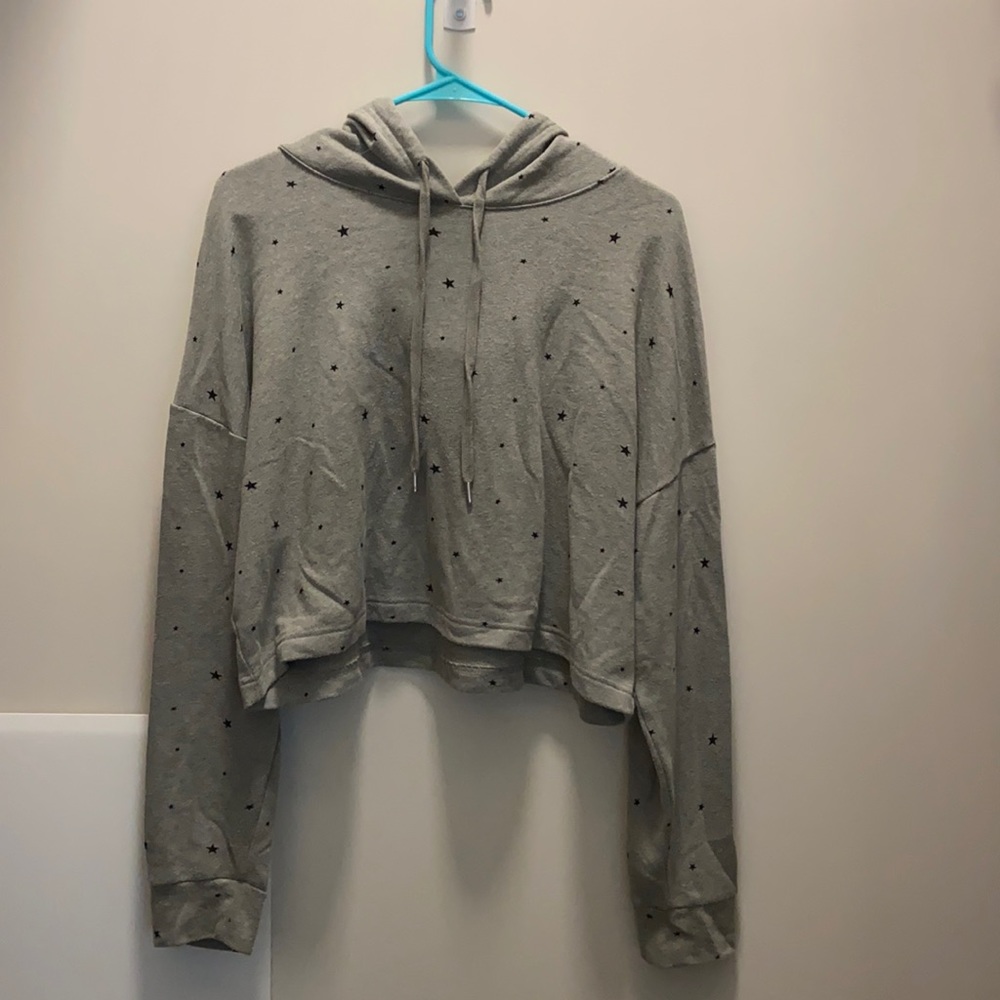 Grey cropped thin sweatshirt black stars